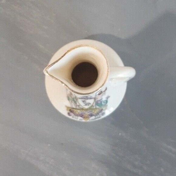 Crest of City of Liverpool Miniature Handle Urn Arcadian China - Picture 3 of 6